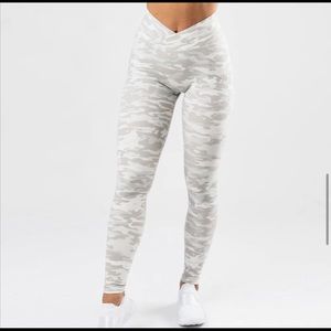 Alphalete Surface Power Legging Silver Camo Limited Edition size Large NWT
